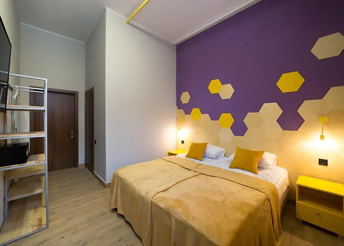 Hotel Bee Station