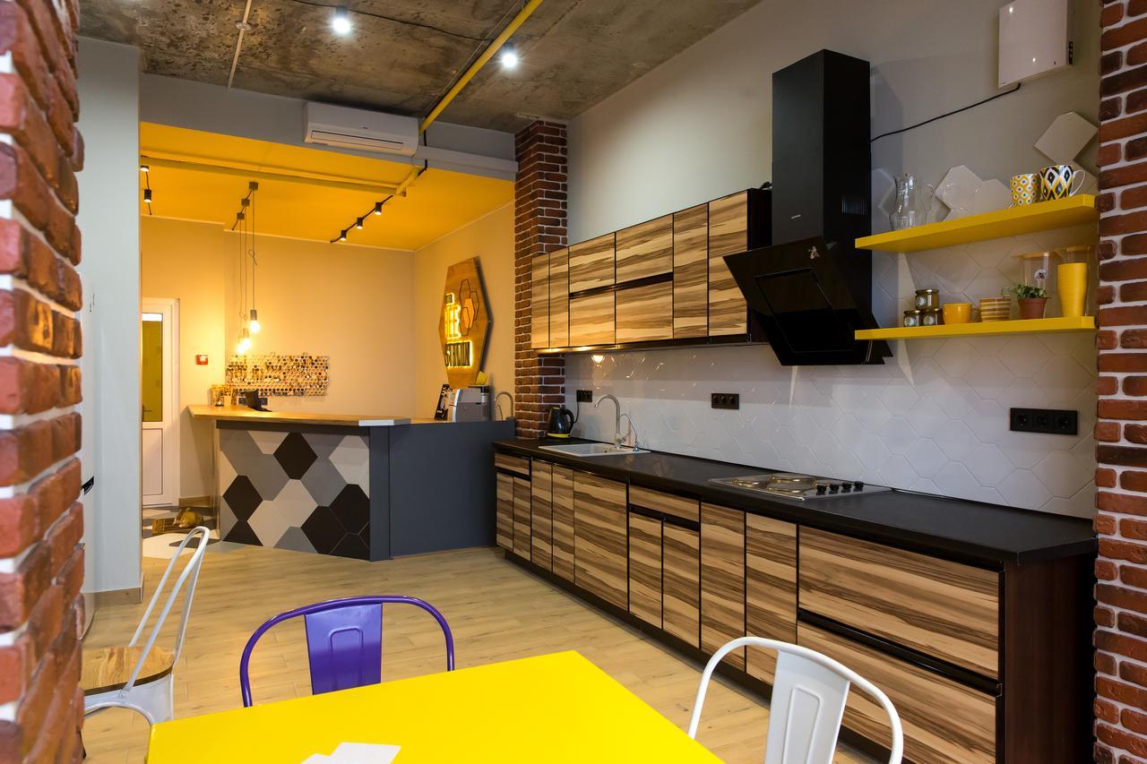 Bee Station 2* Київ
